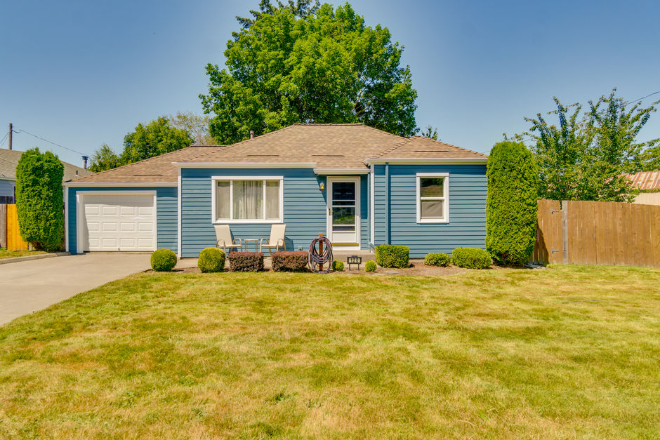 120 Cedar Ln Wood Village, Oregon by Jonathan Schweitzer